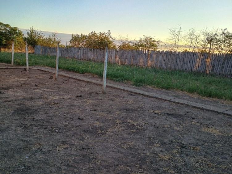 Casă cu 4 camere în Seaca de Câmp