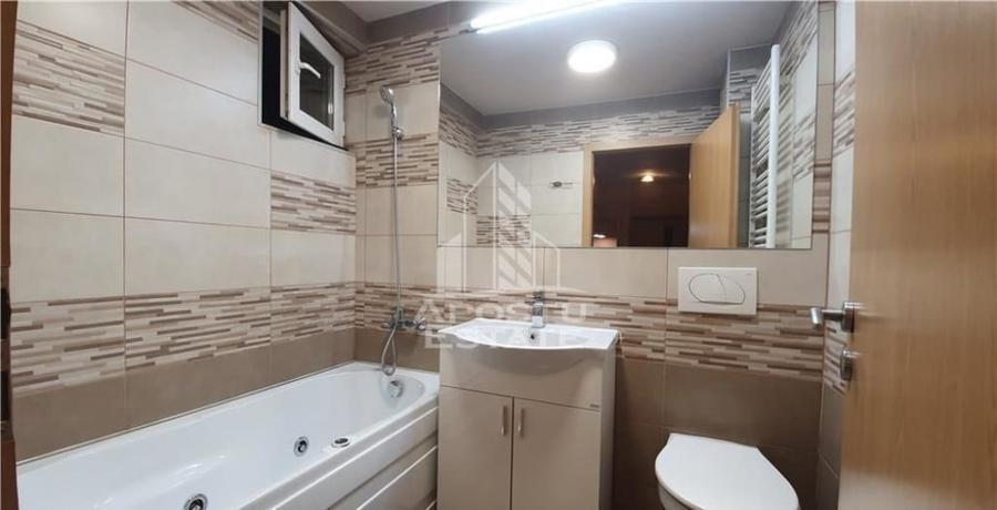 Apartament cu 3 camere decomandat, mobilat în Central