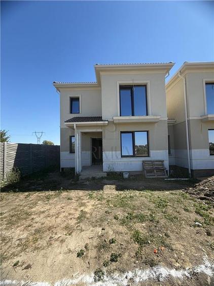 Duplex cu 5 camere cu Canalizare în Moșnița Nouă