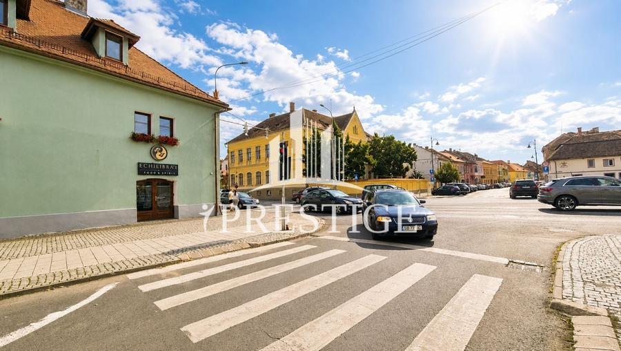 Apartament cu 2 camere decomandat, mobilat în Central