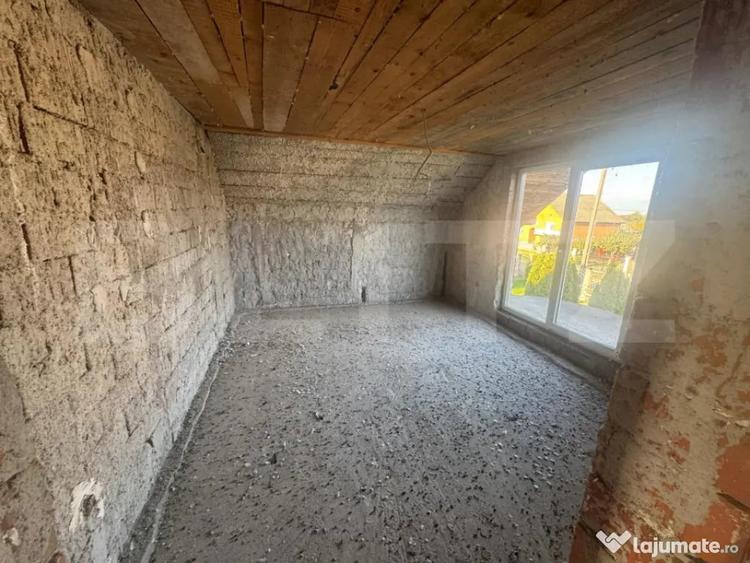 Casă cu 5 camere cu Teren 1000 Mp în Vetiș