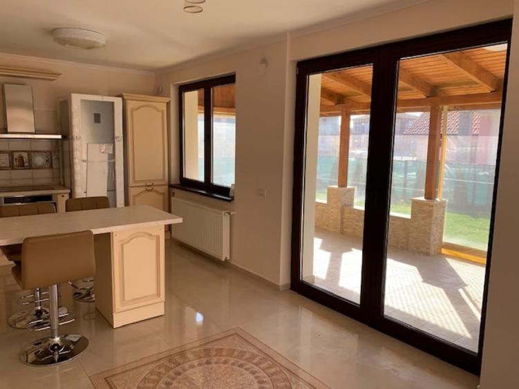 Casă cu 5 camere cu Teren 450 Mp în Central