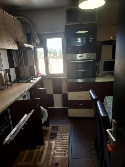 Apartament cu 3 camere decomandat în Negoești