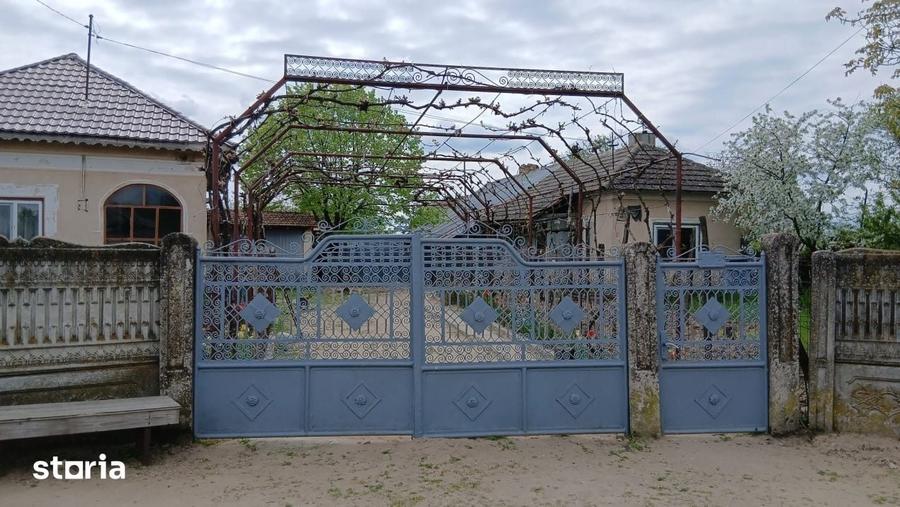 Casă cu 5 camere cu Teren 8481 Mp în Celaru