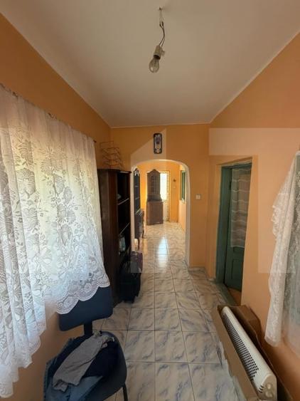 Casă individuală cu 4 camere cu Canalizare în Vest