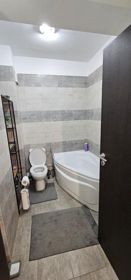 Garsonieră decomandată în Roșu