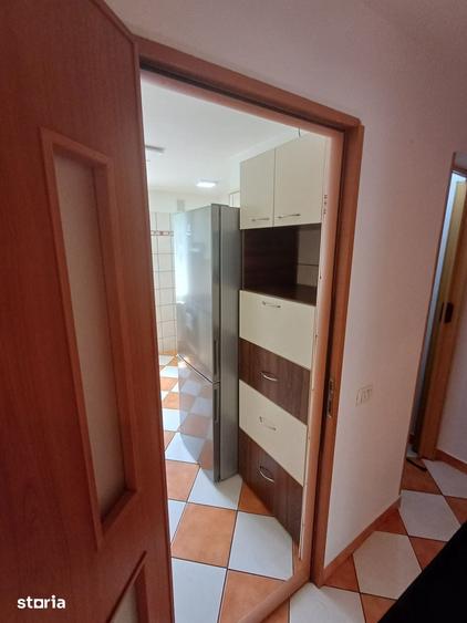 Apartament cu 3 camere decomandat în Berceni