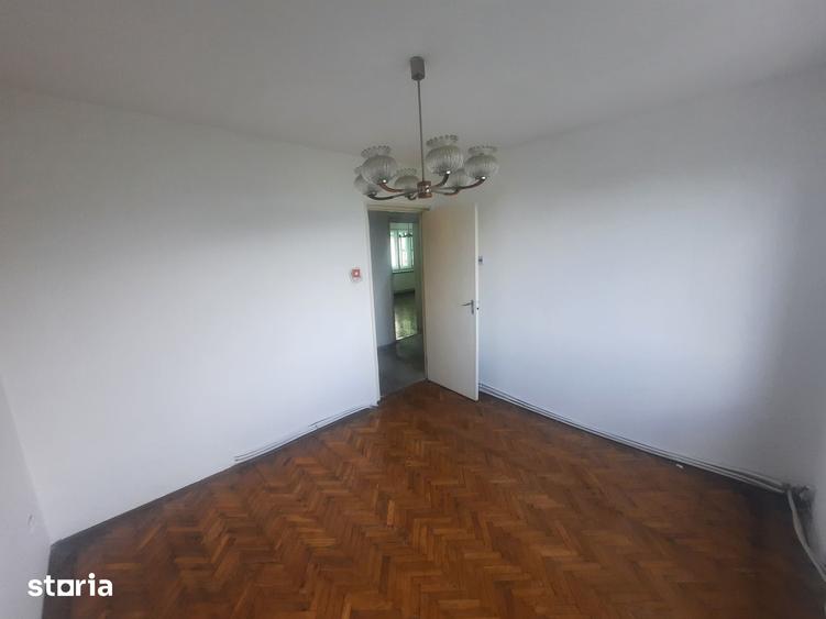 Apartament cu 4 camere în Semicentral
