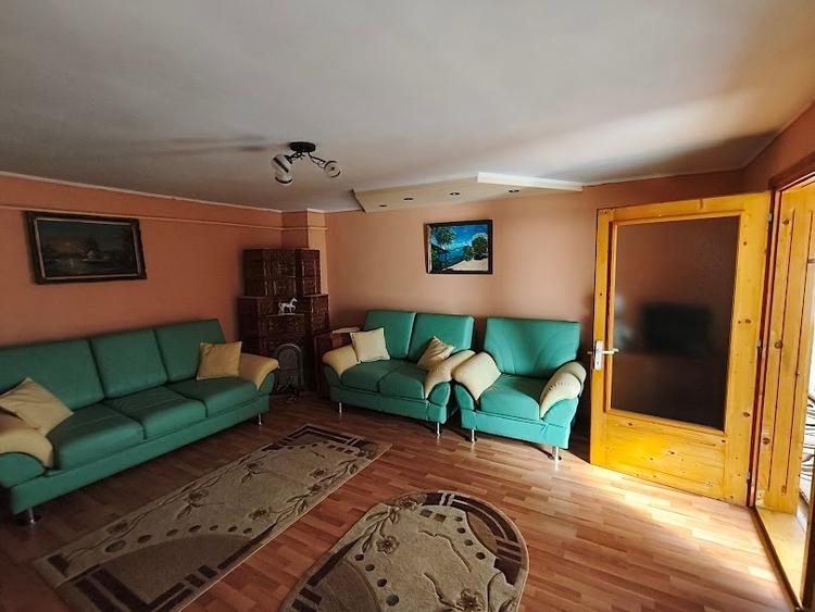 Casă cu 3 camere cu Canalizare în Poiana Țapului