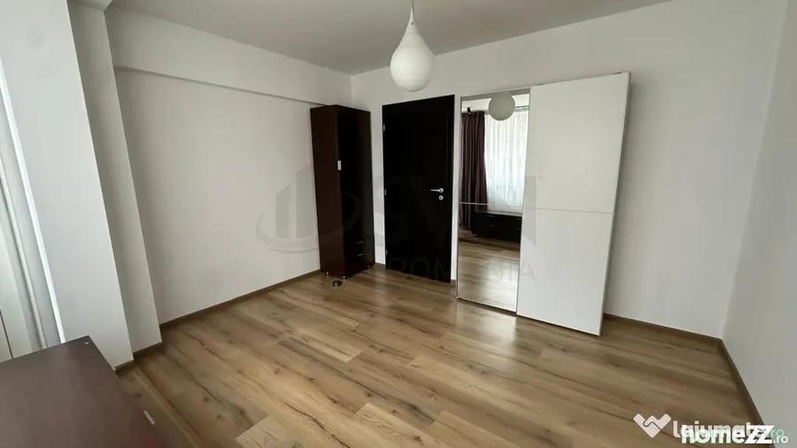 Apartament cu 3 camere semidecomandat în Cișmigiu