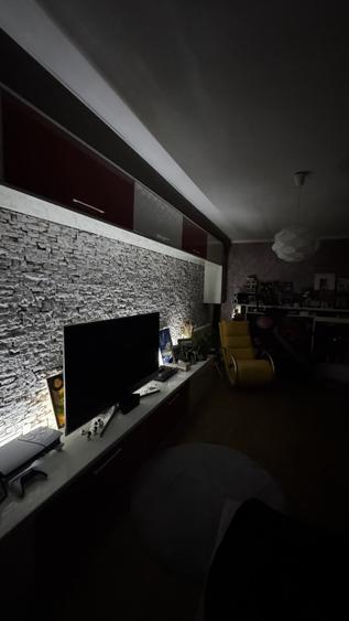 Apartament cu 3 camere decomandat, mobilat în Nicolina