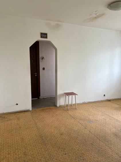 Apartament cu 3 camere semidecomandat în Valea Călugărească