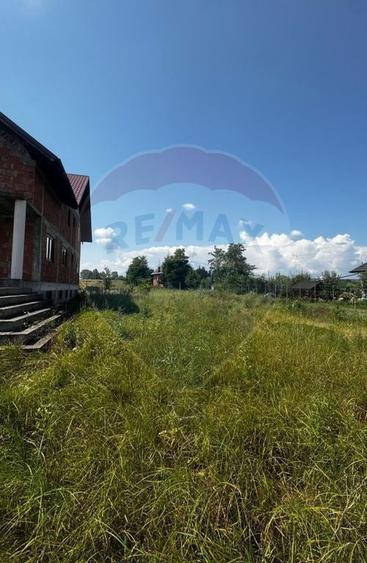 Teren de 1000 mp, în Costâna