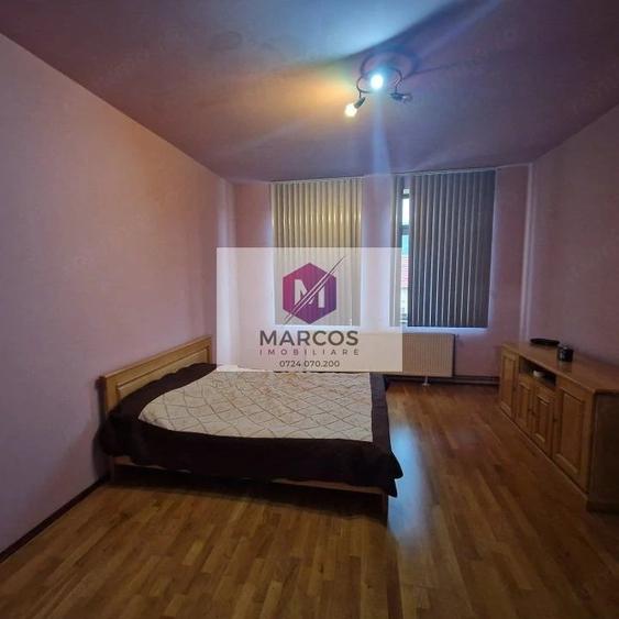 Apartament cu 6 camere decomandat în Cuptoare (Reșița)