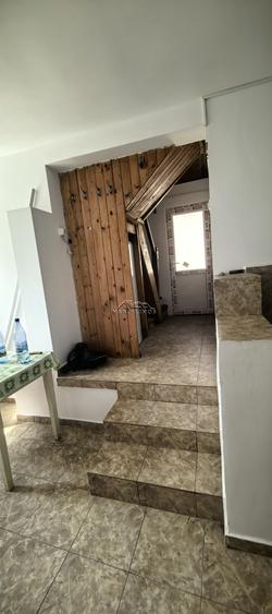 Casă individuală cu 3 camere cu Canalizare în Central