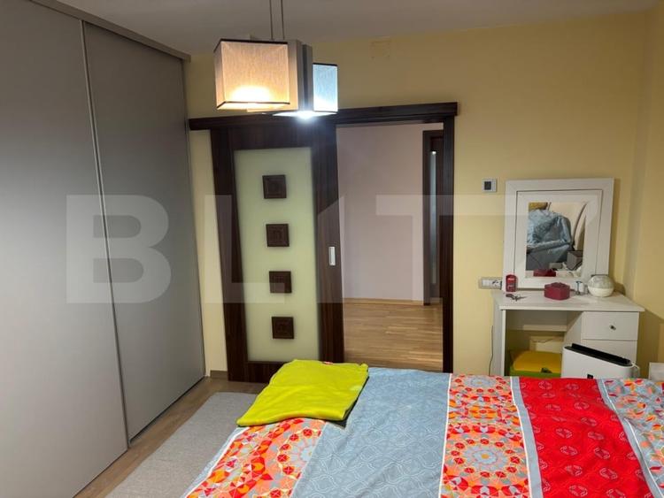 Apartament cu 3 camere decomandat, mobilat în Lunei