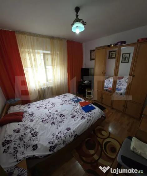 Apartament cu 4 camere decomandat în Calea Moldovei