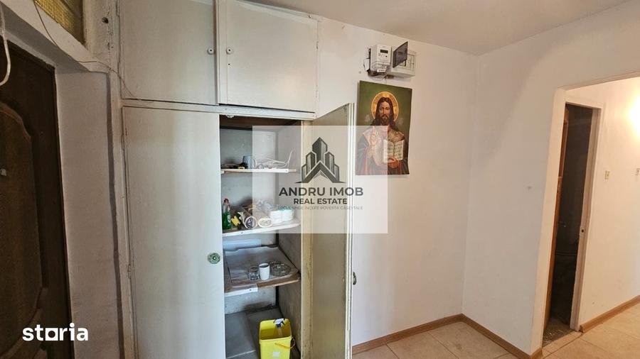 Apartament cu 3 camere decomandat în Vitan