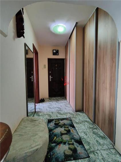 Apartament cu 3 camere semidecomandat în 1 Decembrie 1918
