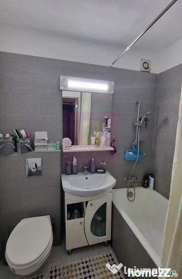 Apartament cu 3 camere decomandat în P-ța Reșița