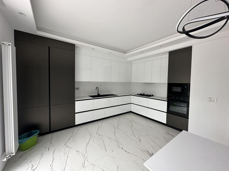 Casă individuală cu 10 camere cu Canalizare în Pipera