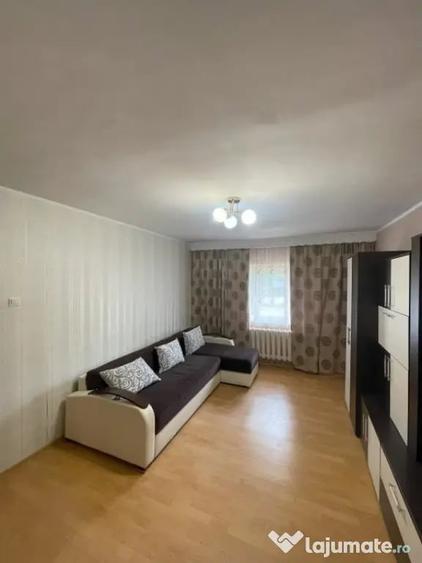Apartament cu 3 camere decomandat, mobilat în Hotvon