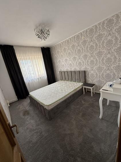 Apartament cu 4 camere decomandat în Decebal