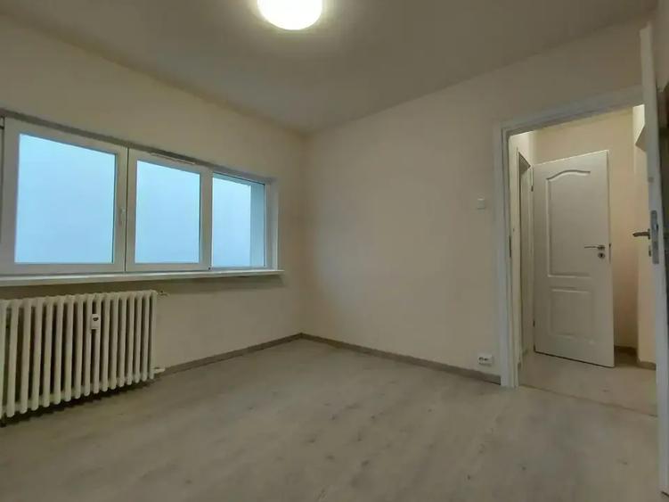 Apartament cu 3 camere decomandat în Ferentari