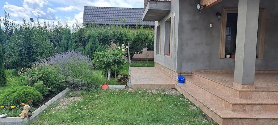 Casă cu Teren 1030 Mp în Ogrăzile