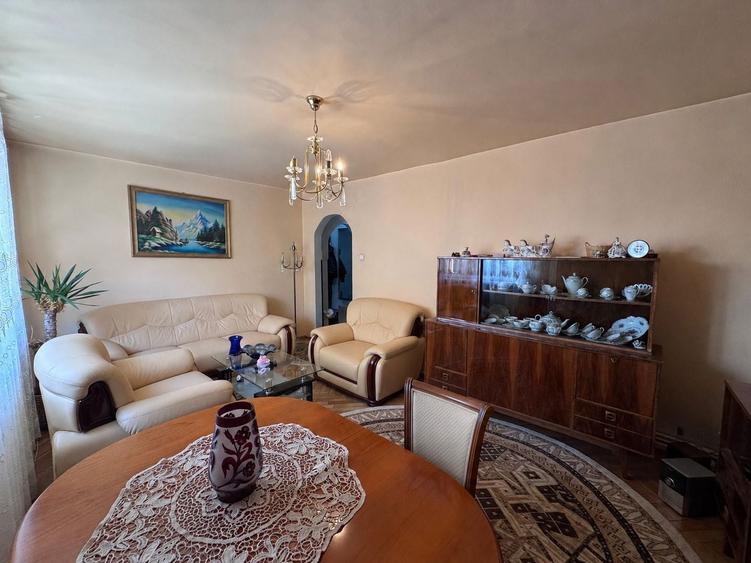 Apartament cu 4 camere decomandat în Mărăști
