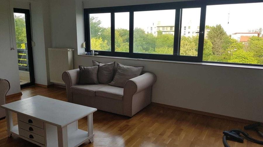 Apartament cu 3 camere decomandat în Băneasa