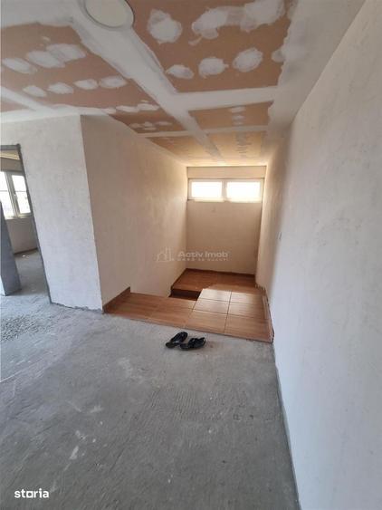 Casă cu 4 camere decomandat în Nanov