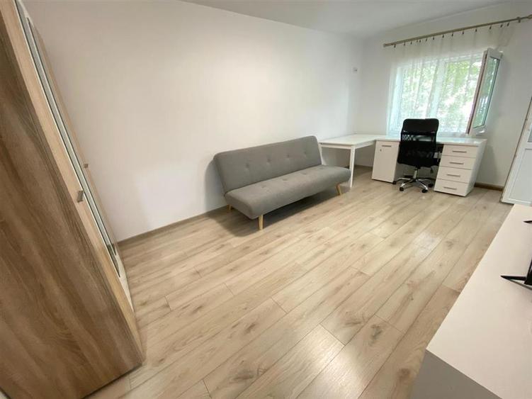 Apartament cu 2 camere decomandat în Podul de Fier