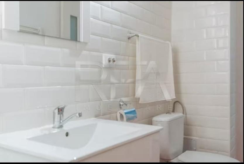 Apartament cu 4 camere decomandat, mobilat în Cantemir