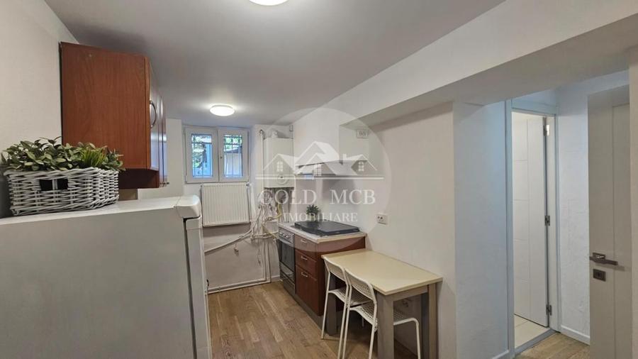 Apartament cu 4 camere circular în Capitale