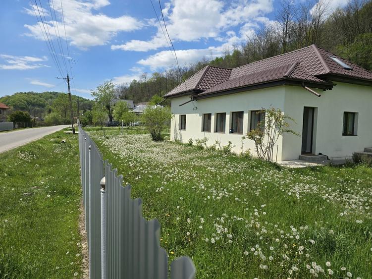 Casă cu 3 camere cu Teren 75 Mp în Valea