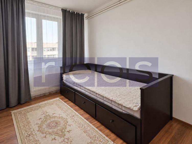 Apartament cu 3 camere semidecomandat în Drumul Taberei