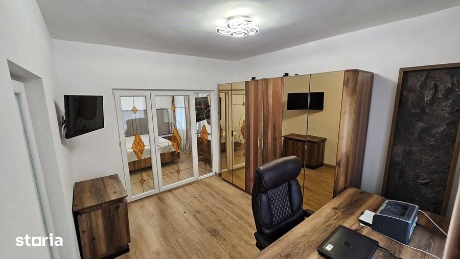 Casă cu 4 camere cu Teren 500 Mp în Central
