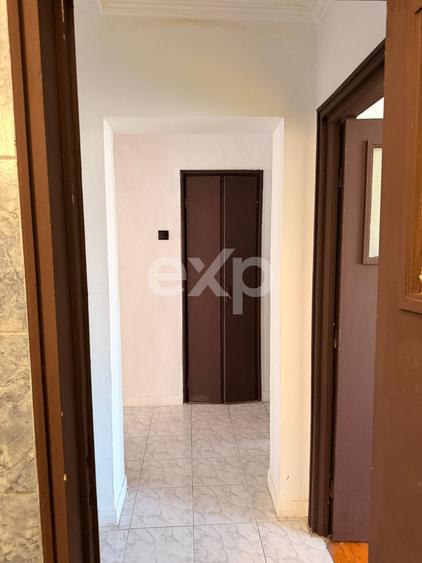 Apartament cu 3 camere decomandat, mobilat în Calea București