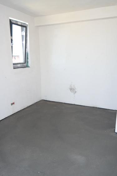 Duplex cu 5 camere cu Canalizare în Glina