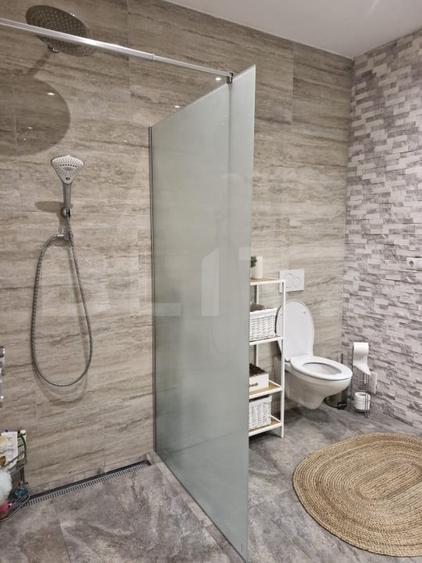 Apartament cu 4 camere semidecomandat, mobilat în Ultracentral