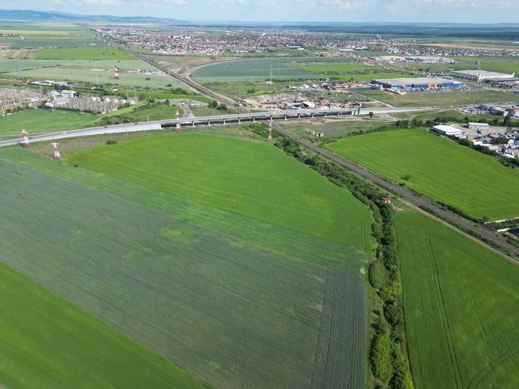 Teren agricol extravilan de 28089 mp, în Nord