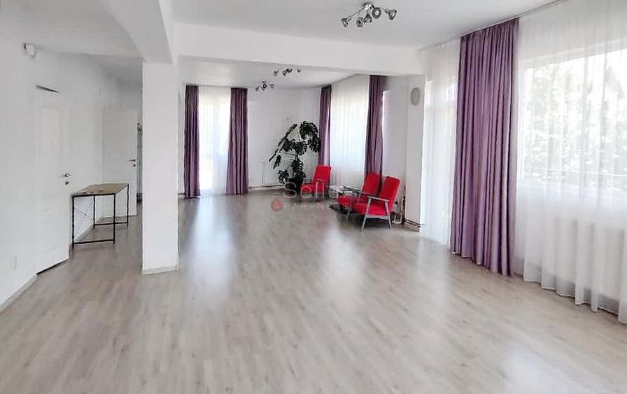 Birou, de 400 mp, în Brașovul Vechi