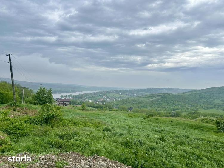 Teren de 5100 mp, în Aroneanu