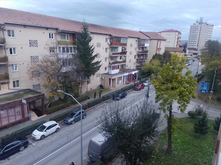 Apartament cu 2 camere semidecomandat în Cetate