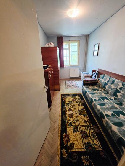 Apartament cu 3 camere decomandat în Republicii