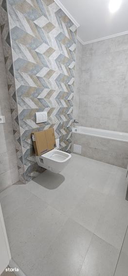 Apartament cu 3 camere decomandat în Tractorul