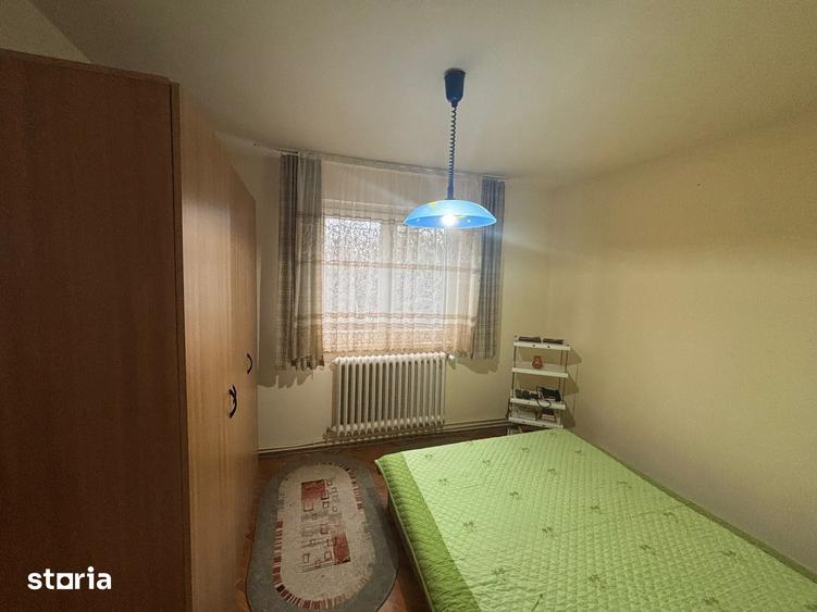Apartament cu 3 camere semidecomandat în Dâmbu Pietros