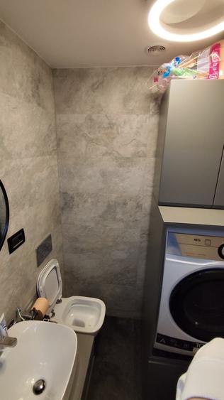 Apartament cu 3 camere decomandat în Baba Novac