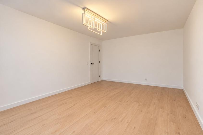 Apartament cu 2 camere decomandat în Noua